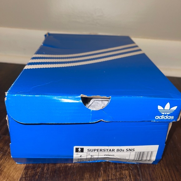 New adidas “Originals Superstar 80s ”SNS Kinenbi (FY0642) Size 6 Damaged Box - Picture 5 of 7